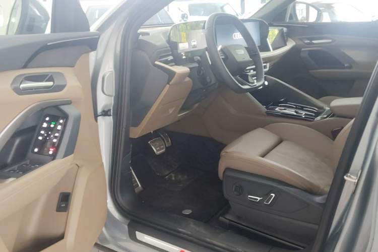 Used Audi Q5L 2026 150kW Smart Hybrid Luxury Edition Driver Seat