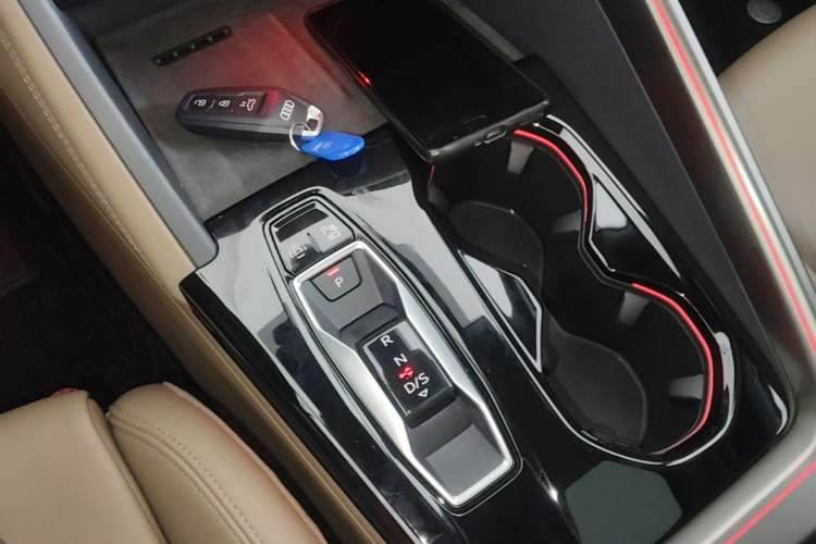 Used Audi Q5L 2026 150kW Smart Hybrid Luxury Edition Gear Lever