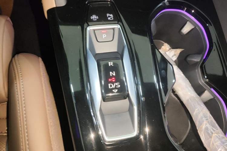 Used Audi Q5L 2026 150kW Smart Hybrid Luxury Edition Gear Lever