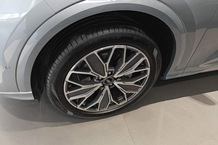 Used Audi Q5L 2026 150kW Smart Hybrid Luxury Edition Left Front Wheel Hub