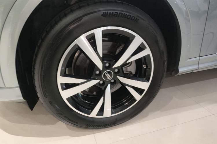Used Audi Q5L 2026 150kW Smart Hybrid Luxury Edition Left Front Wheel Hub
