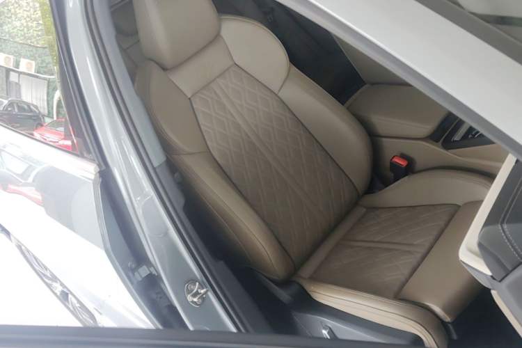 Used Audi Q5L 2026 150kW Smart Hybrid Luxury Edition Right Front Seat