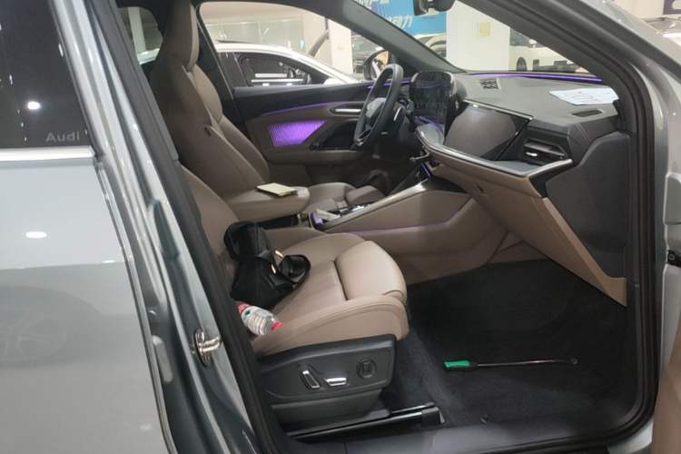 Used Audi Q5L 2026 150kW Smart Hybrid Luxury Edition Right Front Seat