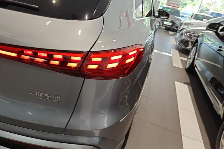 Used Audi Q5L 2026 150kW Smart Hybrid Luxury Edition Right Rear Taillight