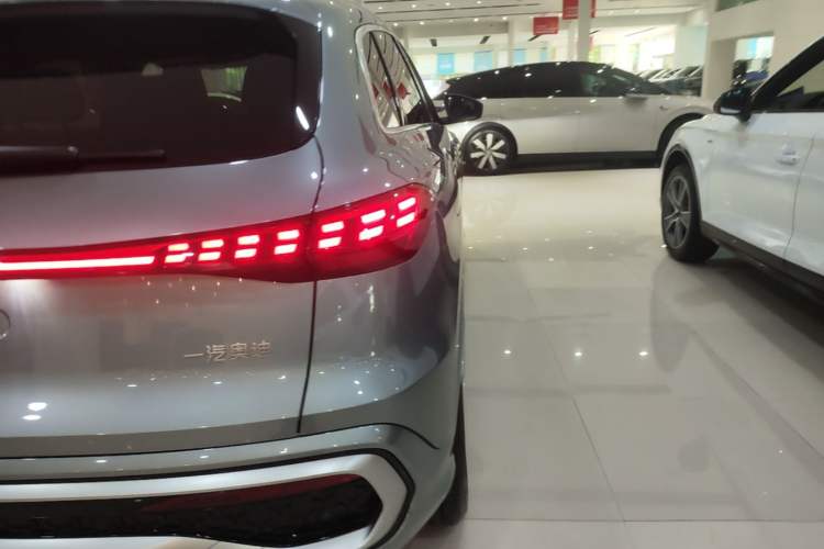 Used Audi Q5L 2026 150kW Smart Hybrid Luxury Edition Right Rear Taillight