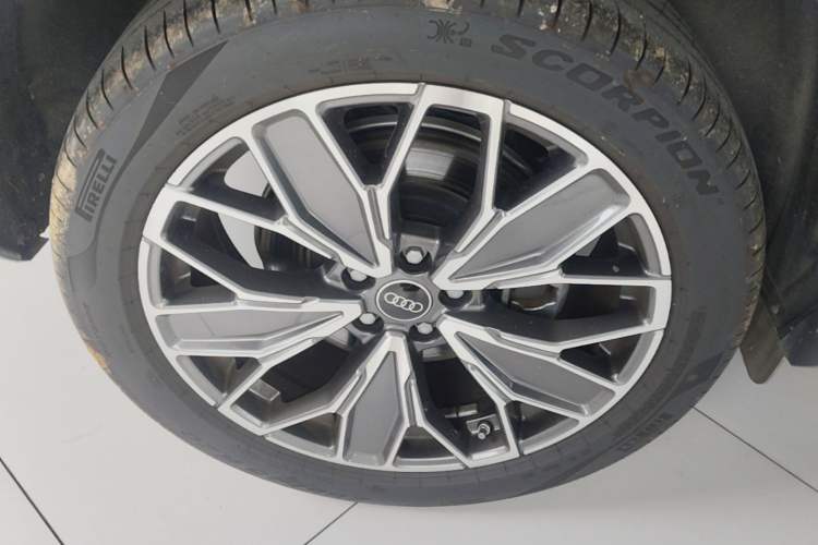 Used Audi Q5L 2026 150kW Smart Hybrid Luxury Edition Right Rear Wheel Hub