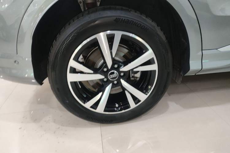 Used Audi Q5L 2026 150kW Smart Hybrid Luxury Edition Right Rear Wheel Hub