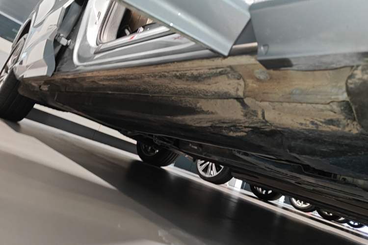 Used Audi Q5L 2026 150kW Smart Hybrid Luxury Edition Right Side Sill