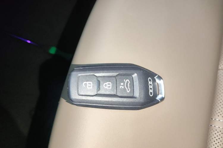 Used Audi Q5L 2026 150kW Smart Hybrid Luxury Edition Vehicle Key
