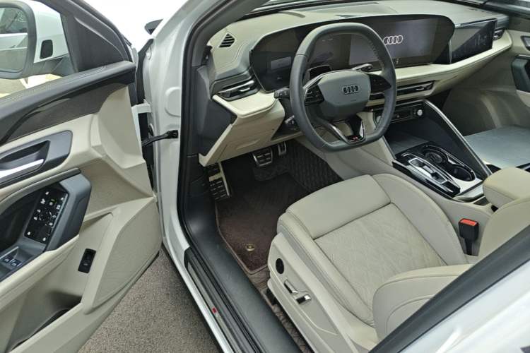 Used Audi Q5L 2026 Model Range: Exclusive Edition for 10 Million Users Driver Seat