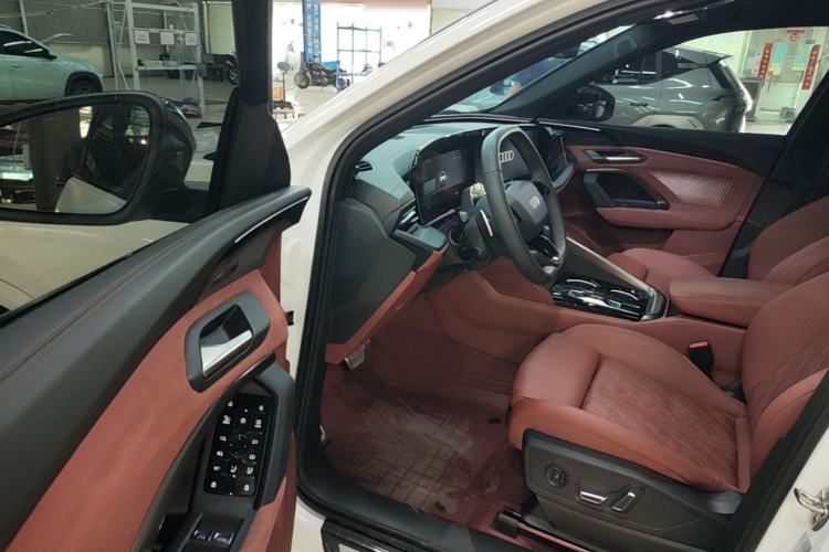 Used Audi Q5L 2026 Model Range: Intelligent Hybrid Premium Edition Driver Seat
