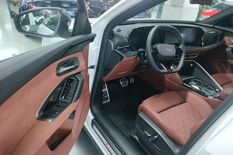 Used Audi Q5L 2026 Model Range: Exclusive Edition for 10 Million Users Driver Seat