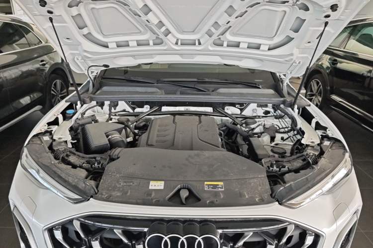 Used Audi Q5L 2026 150kW Smart Hybrid Luxury Edition Engine Bay