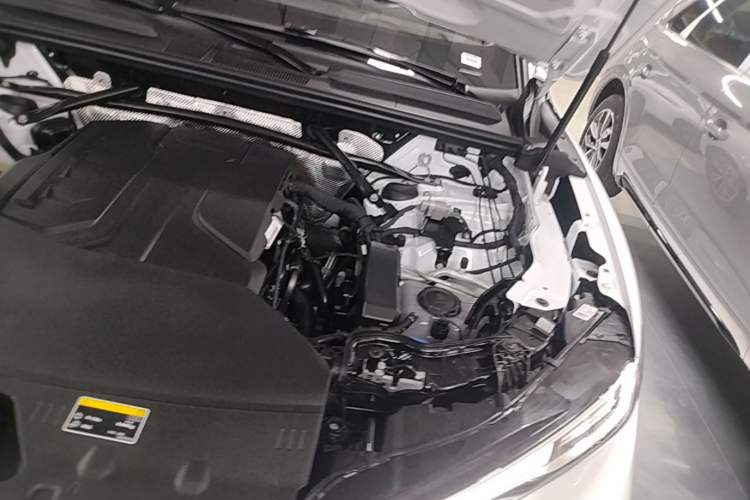 Used Audi Q5L 2026 Model Range: Exclusive Edition for 10 Million Users Engine Bay Left
