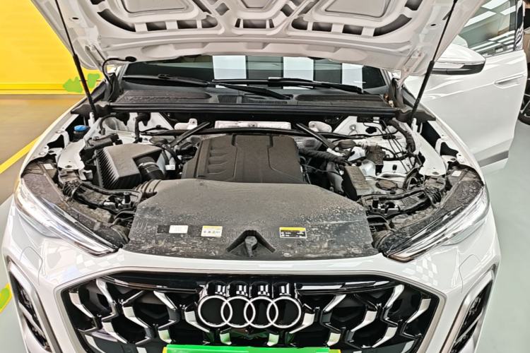 Used Audi Q5L 2026 150kW Smart Hybrid Luxury Edition Engine Bay
