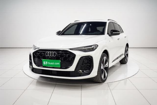 Audi Q5L 2026 Model Range: Intelligent Hybrid Premium Edition مستعملة