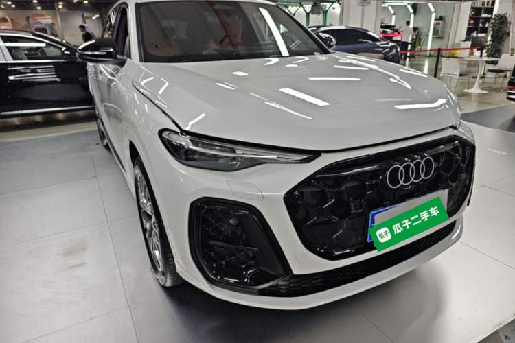 Used Audi Q5L 2026 Model Range: Exclusive Edition for 10 Million Users Front Right 45 Deg