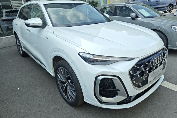 Used Audi Q5L 2026 Model Range: Exclusive Edition for 10 Million Users Front Right 45 Deg