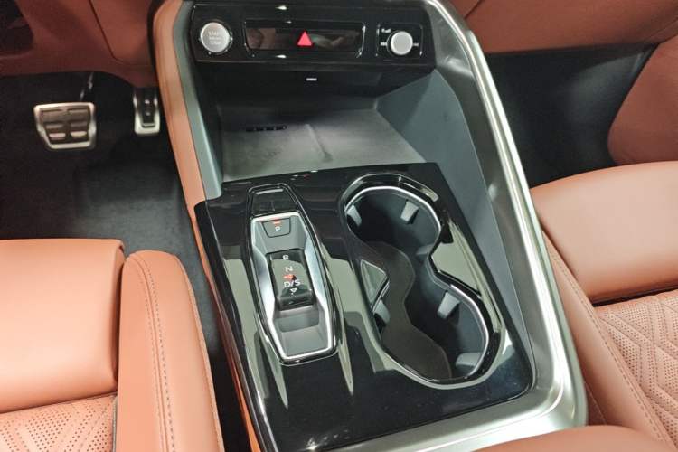Used Audi Q5L 2026 Model Range: Exclusive Edition for 10 Million Users Gear Lever