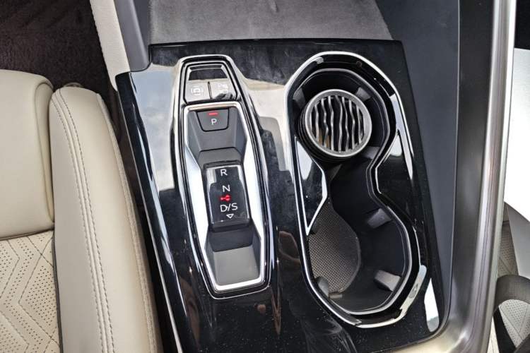 Used Audi Q5L 2026 Model Range: Exclusive Edition for 10 Million Users Gear Lever
