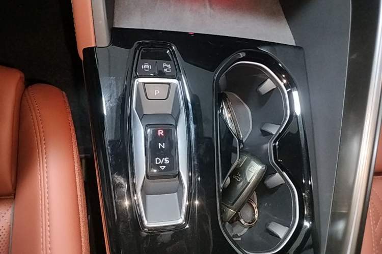Used Audi Q5L 2026 Model Range: Exclusive Edition for 10 Million Users Gear Lever