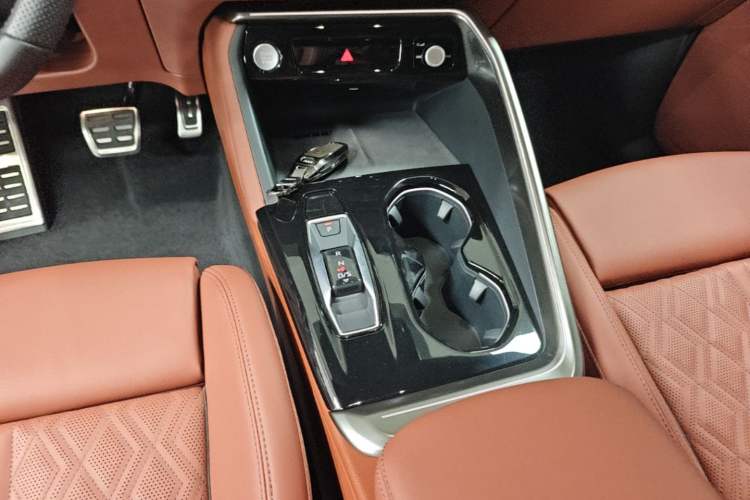 Used Audi Q5L 2026 Model Range: Exclusive Edition for 10 Million Users Gear Lever