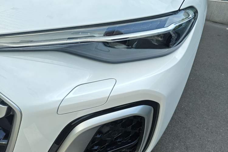 Used Audi Q5L 2026 Model Range: Exclusive Edition for 10 Million Users Left Front Headlight