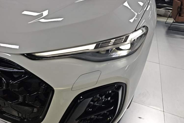 Used Audi Q5L 2026 Model Range: Exclusive Edition for 10 Million Users Left Front Headlight