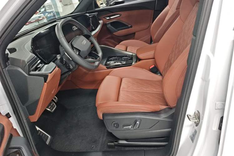 Used Audi Q5L 2026 Model Range: Exclusive Edition for 10 Million Users Left Front Seat