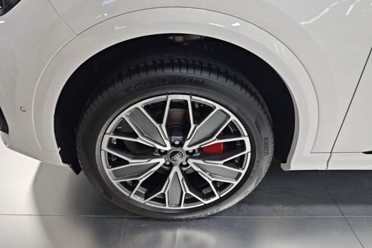 Used Audi Q5L 2026 Model Range: Exclusive Edition for 10 Million Users Left Front Wheel Hub