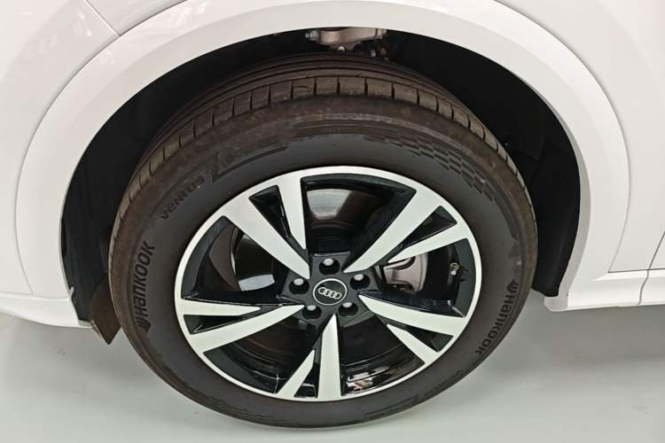 Used Audi Q5L 2026 150kW Smart Hybrid Luxury Edition Left Front Wheel Hub