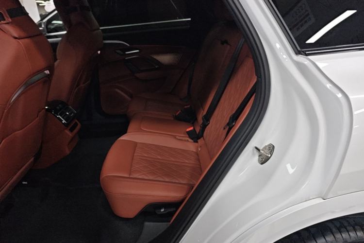 Used Audi Q5L 2026 Model Range: Exclusive Edition for 10 Million Users Left Rear Seat