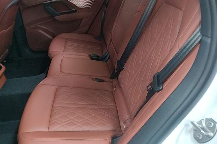 Used Audi Q5L 2026 Model Range: Exclusive Edition for 10 Million Users Left Rear Seat