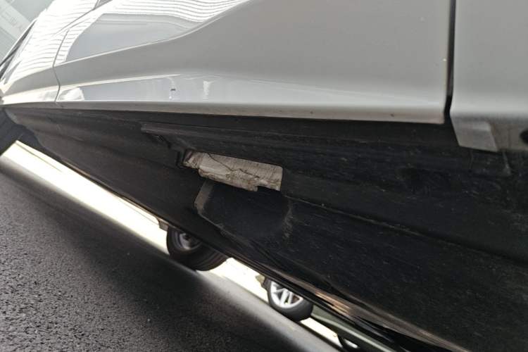 Used Audi Q5L 2026 Model Range: Exclusive Edition for 10 Million Users Left Side Sill