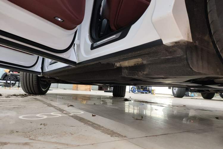 Used Audi Q5L 2026 Model Range: Intelligent Hybrid Premium Edition Left Side Sill