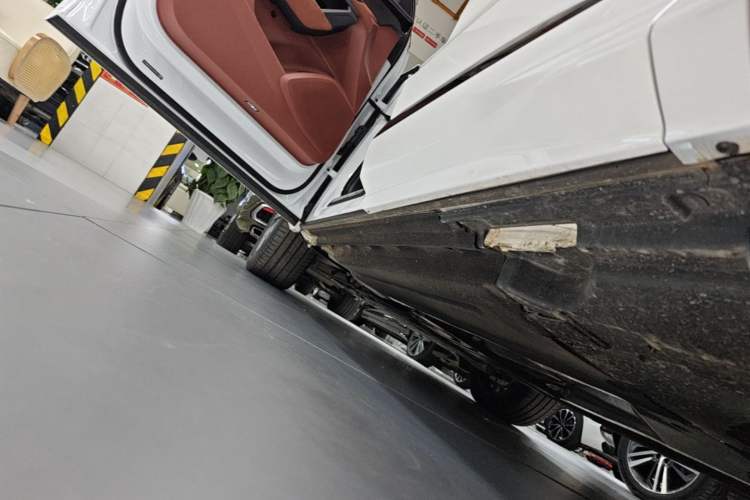 Used Audi Q5L 2026 Model Range: Exclusive Edition for 10 Million Users Left Side Sill