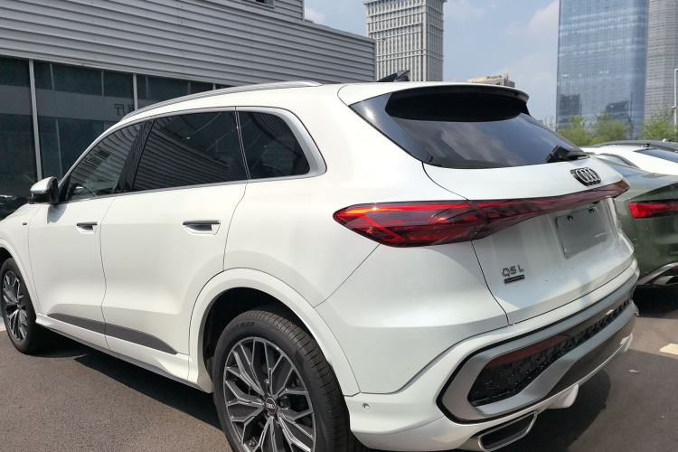 Used Audi Q5L 2026 Model Range: Exclusive Edition for 10 Million Users Rear Right 45 Deg
