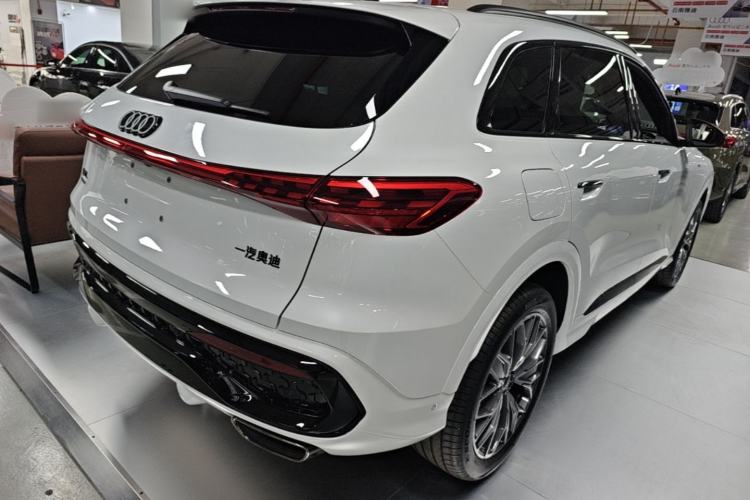 Used Audi Q5L 2026 Model Range: Exclusive Edition for 10 Million Users Rear Right 45 Deg