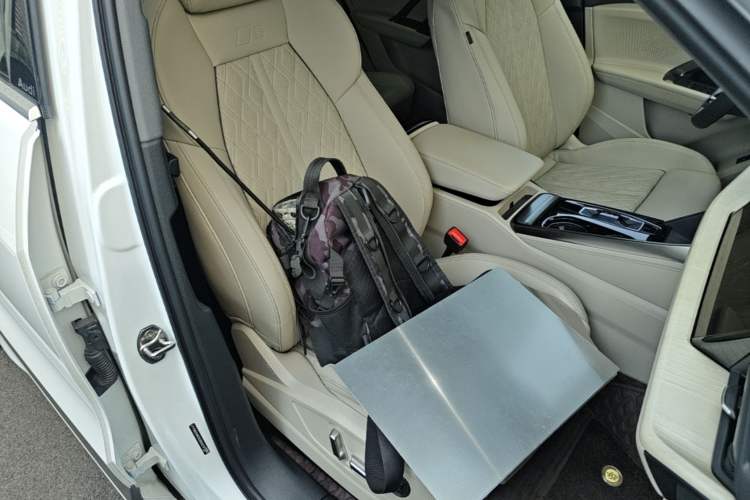 Used Audi Q5L 2026 Model Range: Exclusive Edition for 10 Million Users Right Front Seat