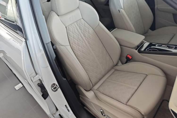 Used Audi Q5L 2026 150kW Smart Hybrid Luxury Edition Right Front Seat
