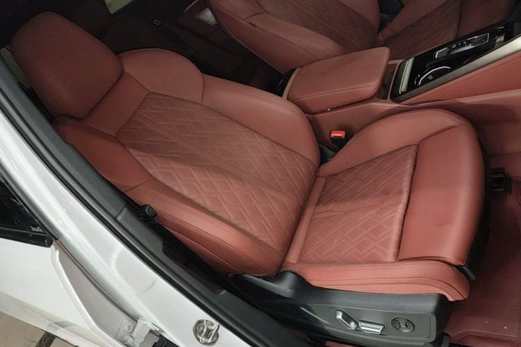 Used Audi Q5L 2026 Model Range: Intelligent Hybrid Premium Edition Right Front Seat