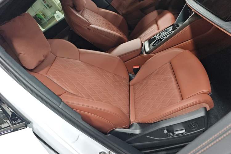Used Audi Q5L 2026 Model Range: Exclusive Edition for 10 Million Users Right Front Seat