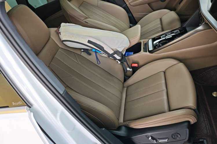 Used Audi Q5L 2026 150kW Smart Hybrid Luxury Edition Right Front Seat