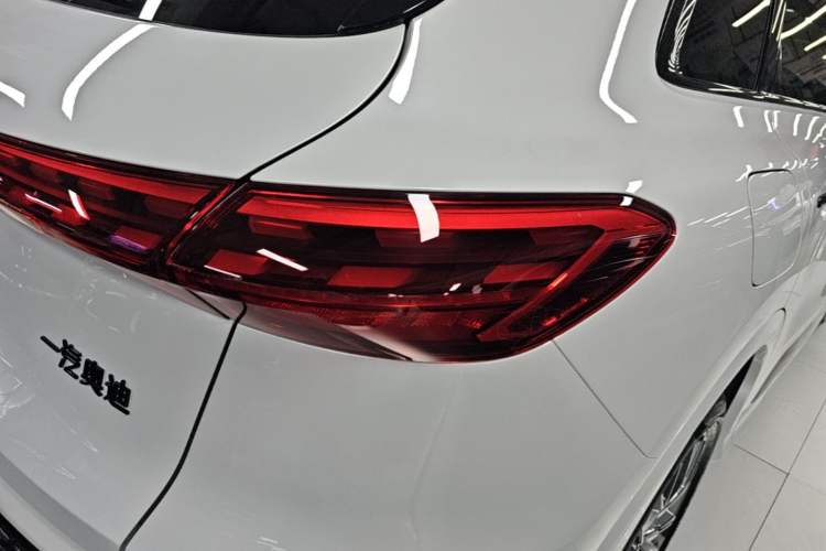 Used Audi Q5L 2026 Model Range: Exclusive Edition for 10 Million Users Right Rear Taillight