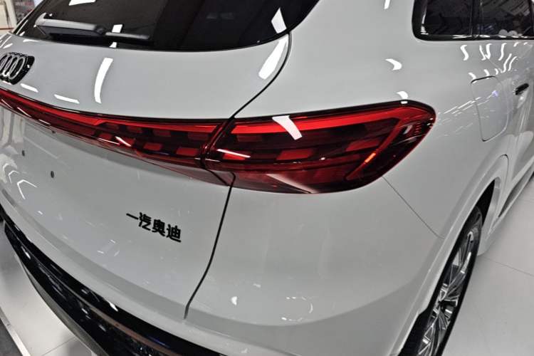 Used Audi Q5L 2026 Model Range: Exclusive Edition for 10 Million Users Right Rear Taillight