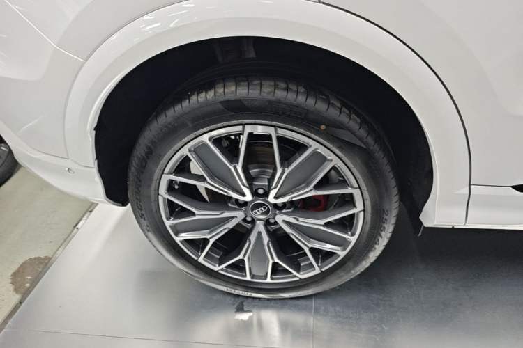 Used Audi Q5L 2026 Model Range: Exclusive Edition for 10 Million Users Right Rear Wheel Hub