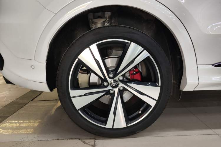 Used Audi Q5L 2026 Model Range: Intelligent Hybrid Premium Edition Right Rear Wheel Hub