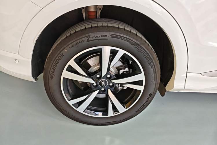 Used Audi Q5L 2026 150kW Smart Hybrid Luxury Edition Right Rear Wheel Hub