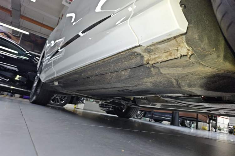 Used Audi Q5L 2026 Model Range: Exclusive Edition for 10 Million Users Right Side Sill