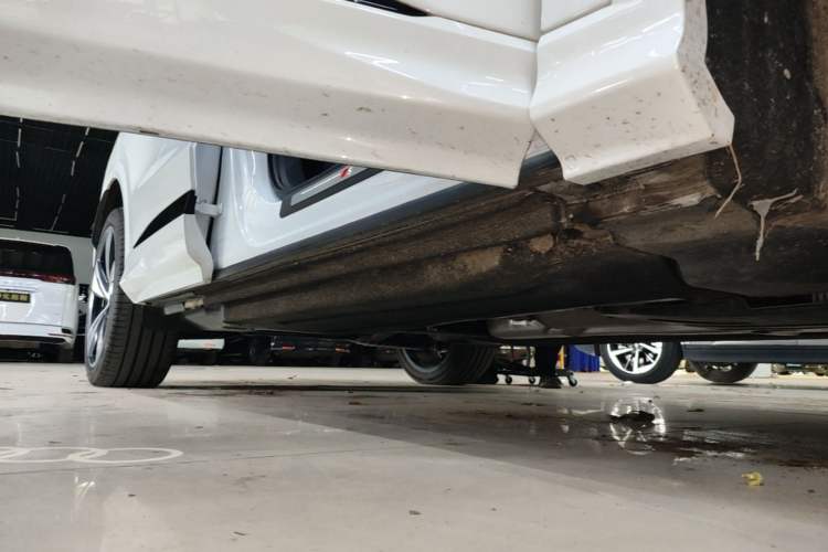 Used Audi Q5L 2026 Model Range: Intelligent Hybrid Premium Edition Right Side Sill